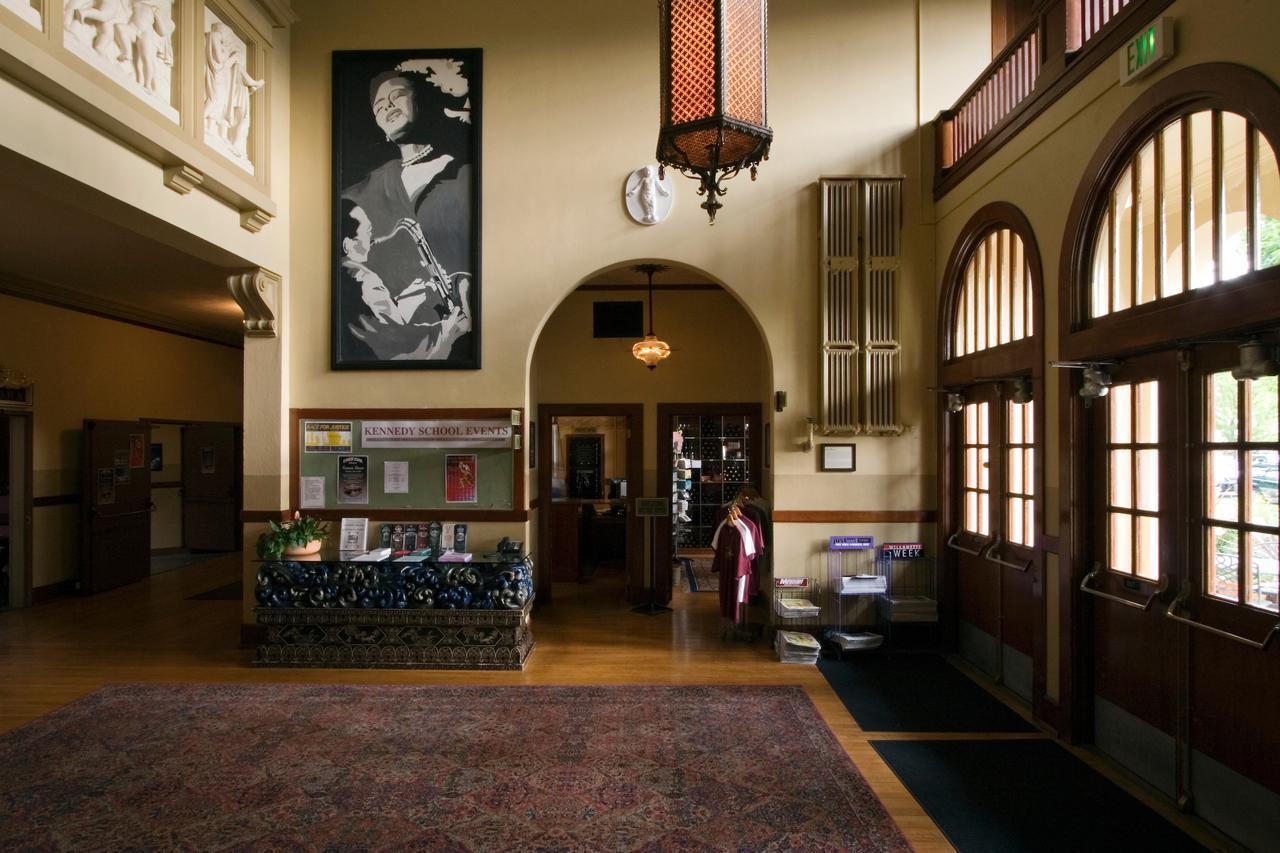 Hotel Mcmenamins Kennedy School Portland Exterior foto