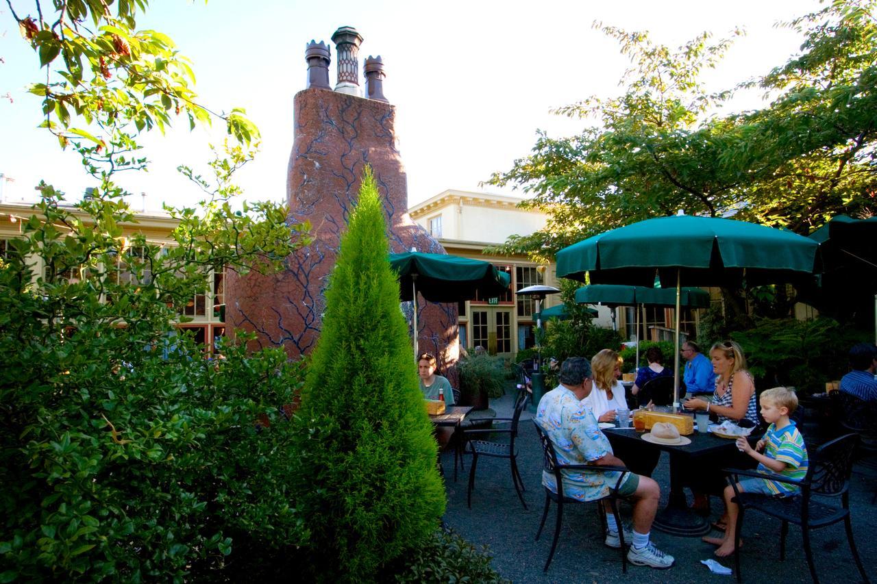 Hotel Mcmenamins Kennedy School Portland Exterior foto